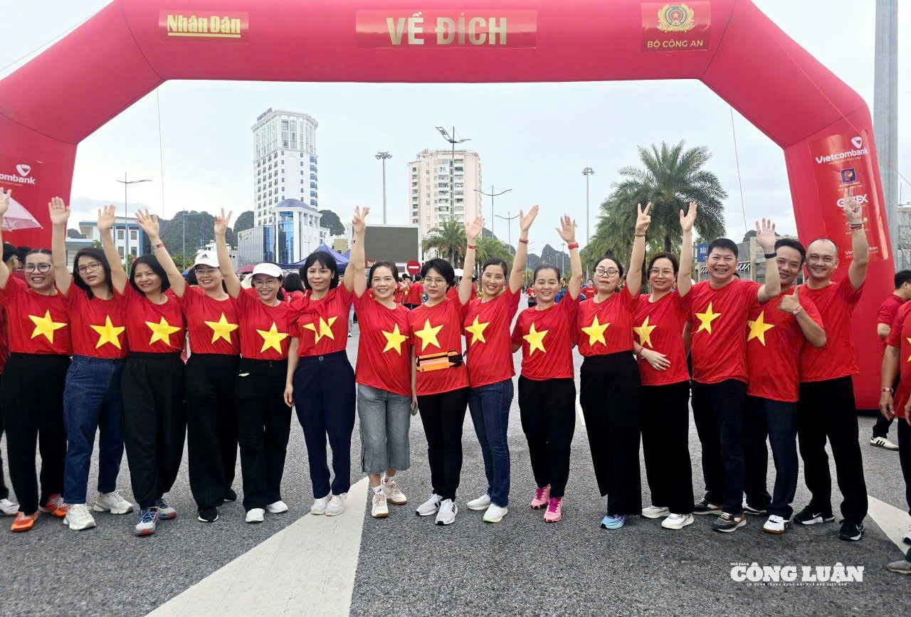 anh-14-di-bo-cung-viet-nam-tien-buoc.jpg