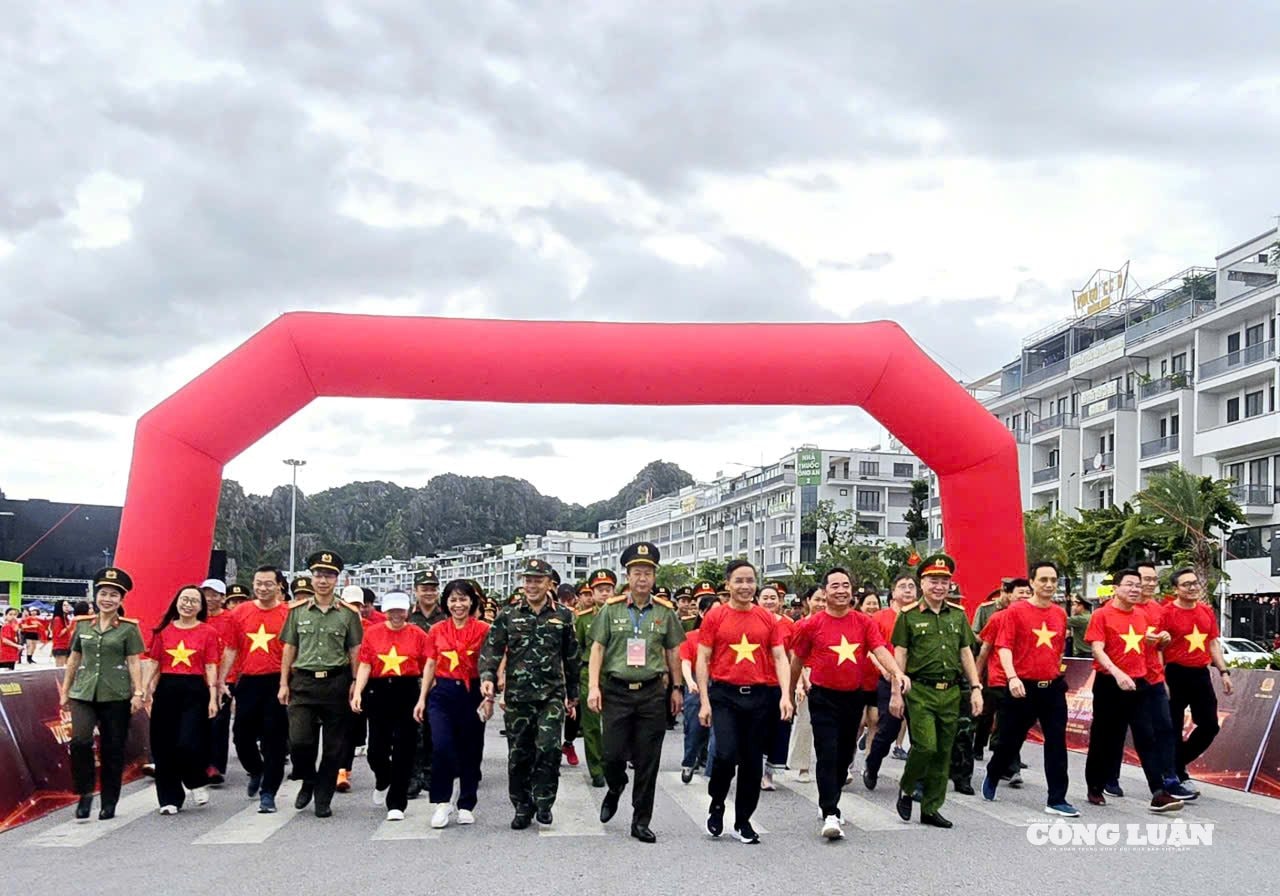 anh-17-di-bo-cung-viet-nam-tien-buoc.jpg