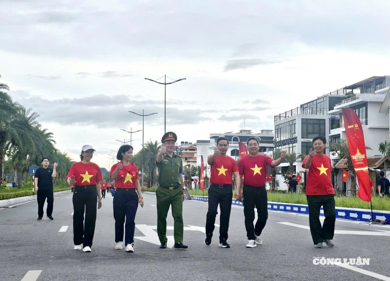 anh-19-di-bo-cung-viet-nam-tien-buoc.jpg