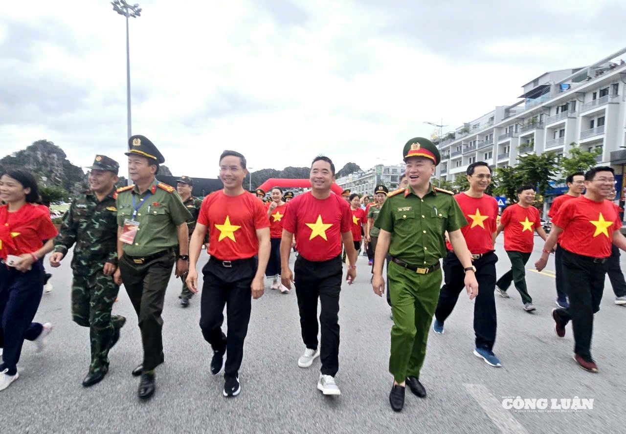 anh-3-di-bo-cung-viet-nam-tien-buoc.jpg