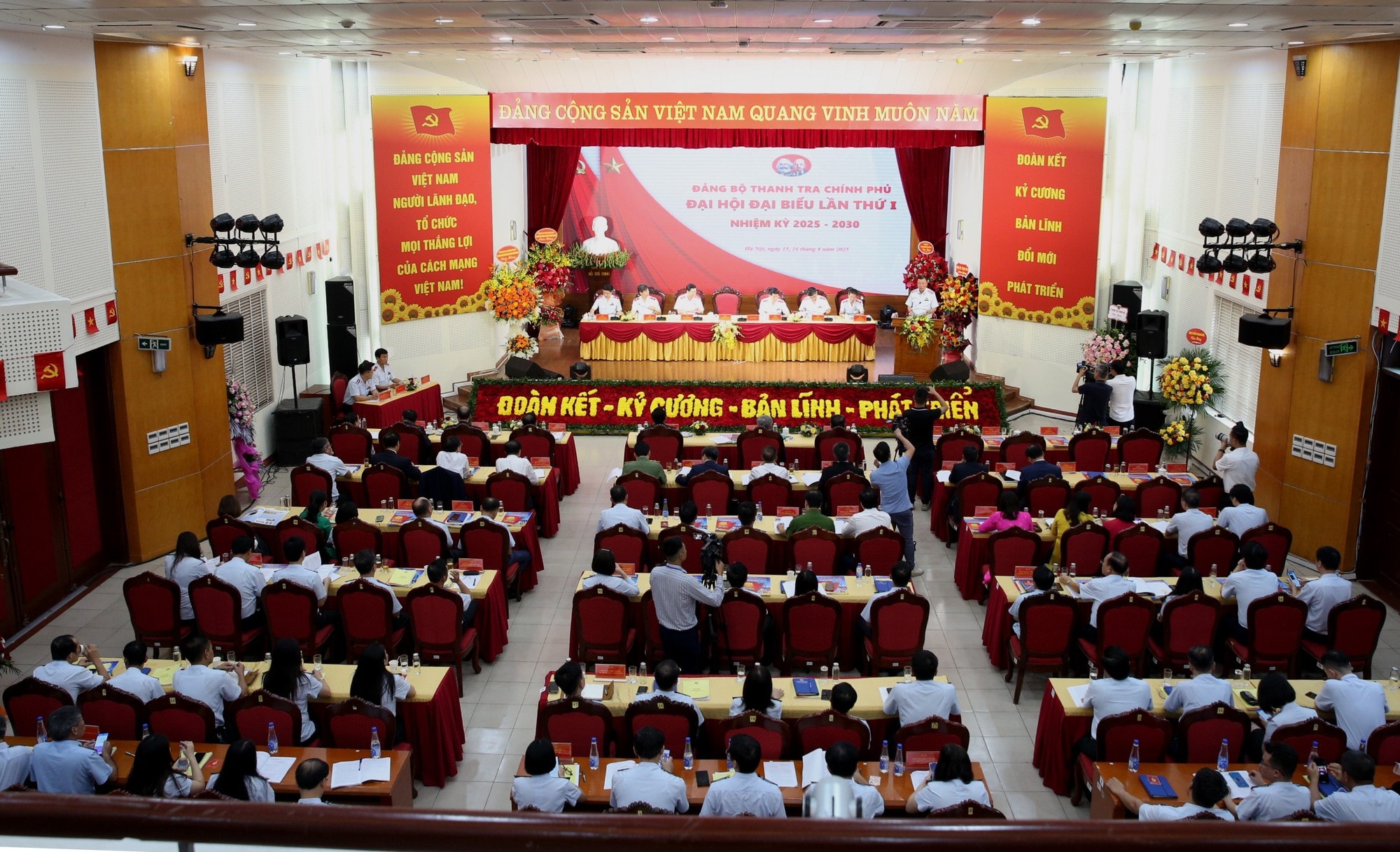 Chăm lo xây dựng đội ngũ cán bộ thanh tra thực sự là 'thanh bảo kiếm' sắc bén của Đảng và Nhà nước- Ảnh 4. Chăm lo xây dựng đội ngũ cán bộ thanh tra thực sự là 'thanh bảo kiếm' sắc bén của Đảng và Nhà nước- Ảnh 4.