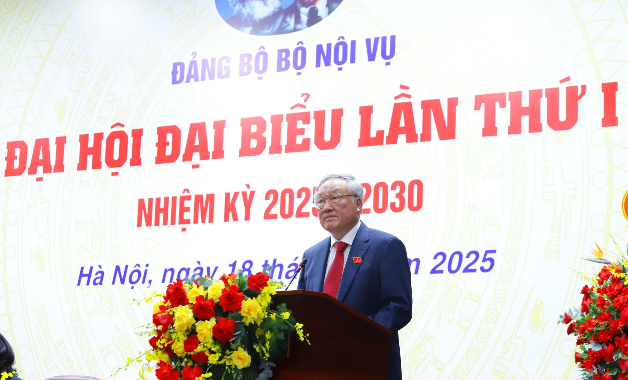Cán bộ Bộ Nội vụ phải giỏi về nghiệp vụ, tinh thông về pháp luật, cần mẫn, tận tụy, công tâm, khách quan- Ảnh 2. Cán bộ Bộ Nội vụ phải giỏi về nghiệp vụ, tinh thông về pháp luật, cần mẫn, tận tụy, công tâm, khách quan- Ảnh 2.
