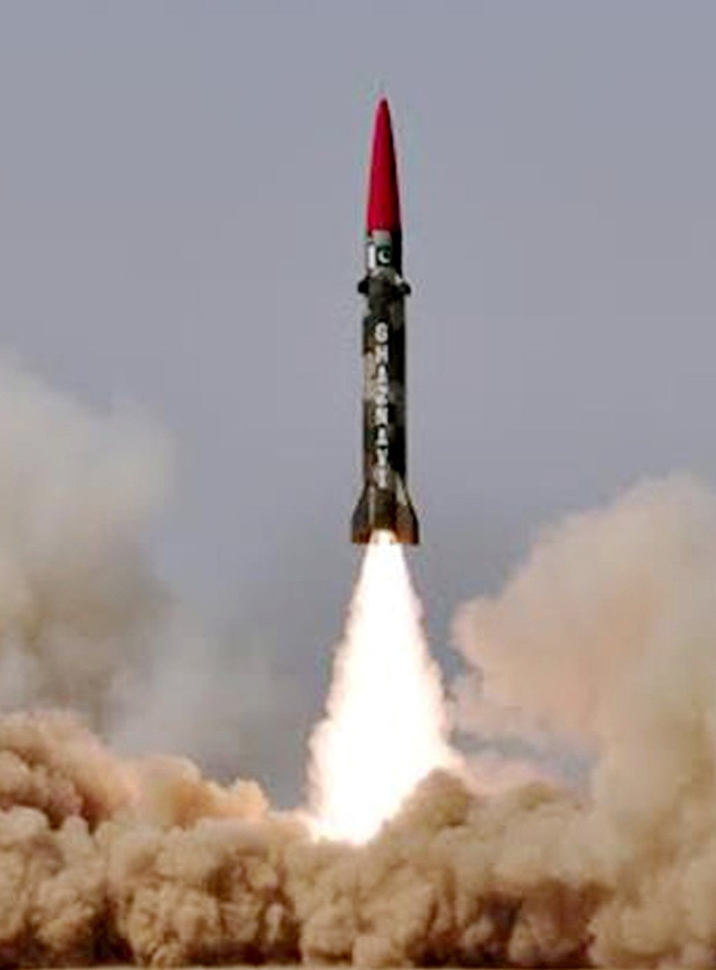Một tên lửa đất đối đất tầm ngắn của Pakistan được phóng thử nghiệm vào năm 2014. Ảnh: Văn phòng Quan hệ công chúng liên quân / Tân Hoa Xã