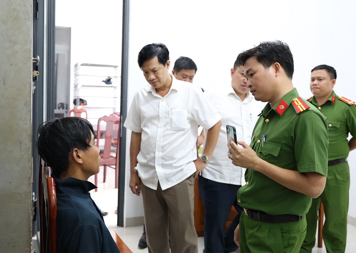 Đánh đập rồi hiếp dâm bé gái 14 tuổi - 2