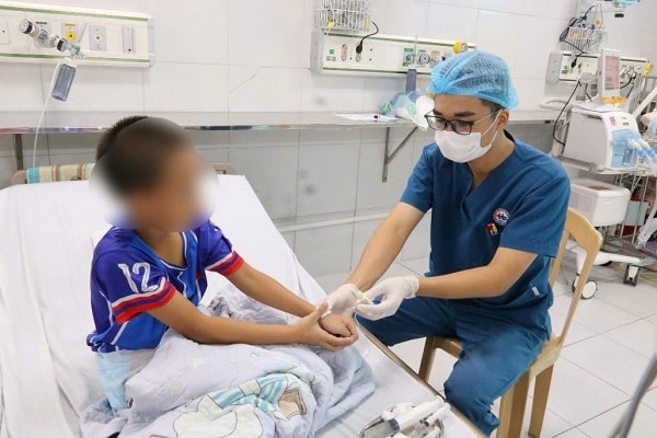 Vô tình uống phải Methadone, cháu bé 9 tuổi ở Hưng Yên thoát cửa tử