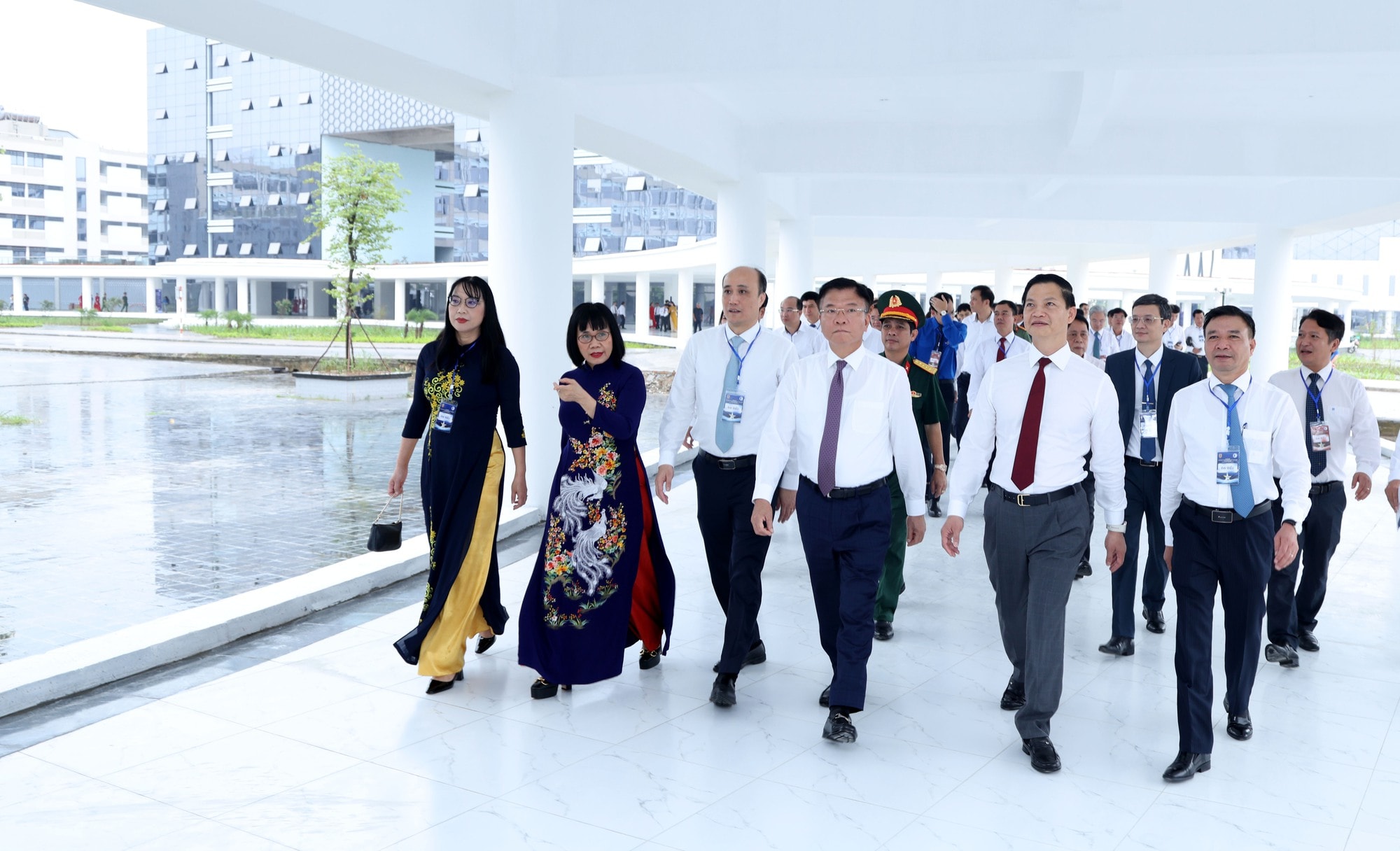 pttg-ltl-tham-qua-co-so-vat-chat-dh-luat-cs2-a-1755571788965214478310.jpg
