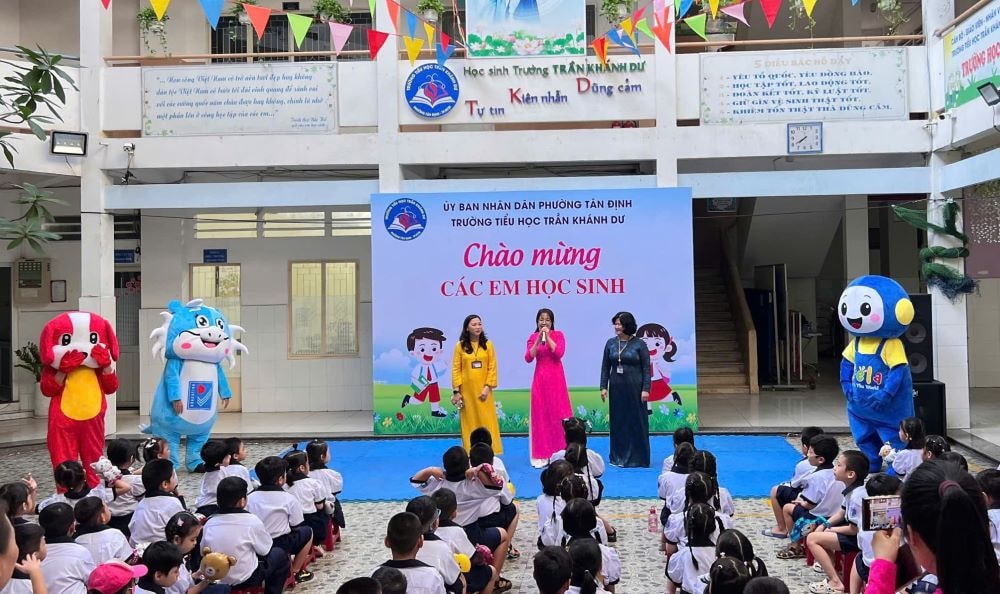 Học sinh lớp 1 Tr