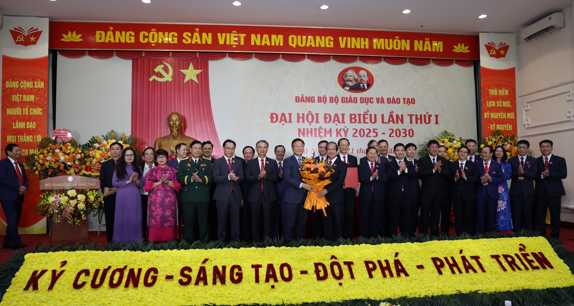 Phó Thủ tướng Lê Thành Long: Tạo cơ chế, chính sách đặc thù, vượt trội trong phát triển và quản lý giáo dục- Ảnh 5. Phó Thủ tướng Lê Thành Long: Tạo cơ chế, chính sách đặc thù, vượt trội trong phát triển và quản lý giáo dục- Ảnh 5.