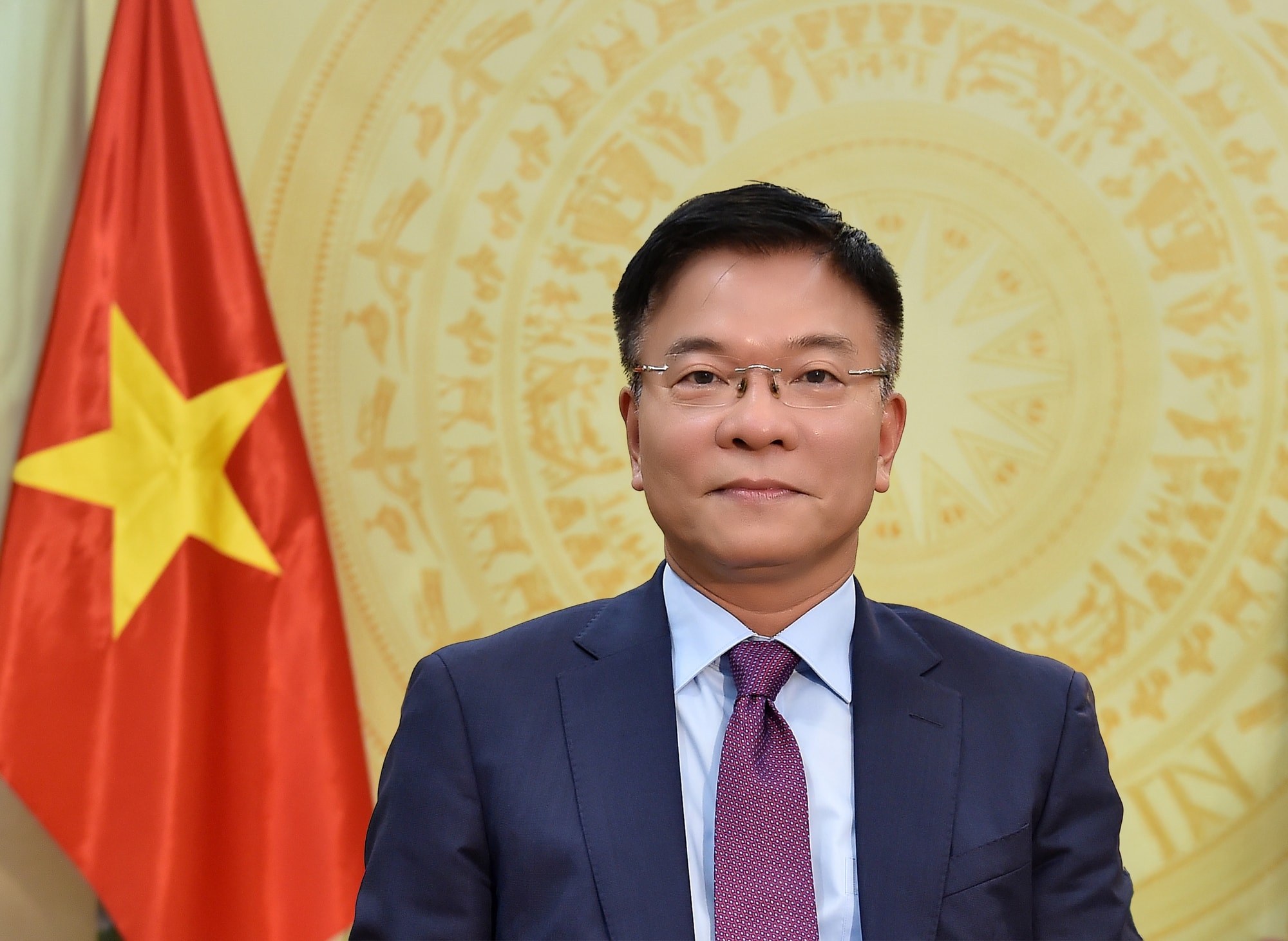 chan-dung-pttg-le-thanh-long-hn-3-17501650232341894835652.jpg