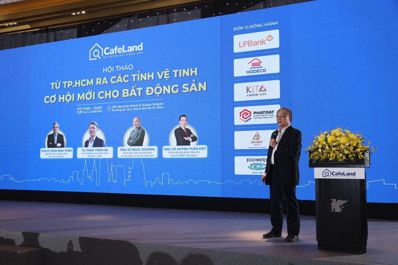 PGS.TS Trần Đình Thiên trao đổi về những cơ hội, thách thức từ bối cảnh kinh tế vĩ mô.