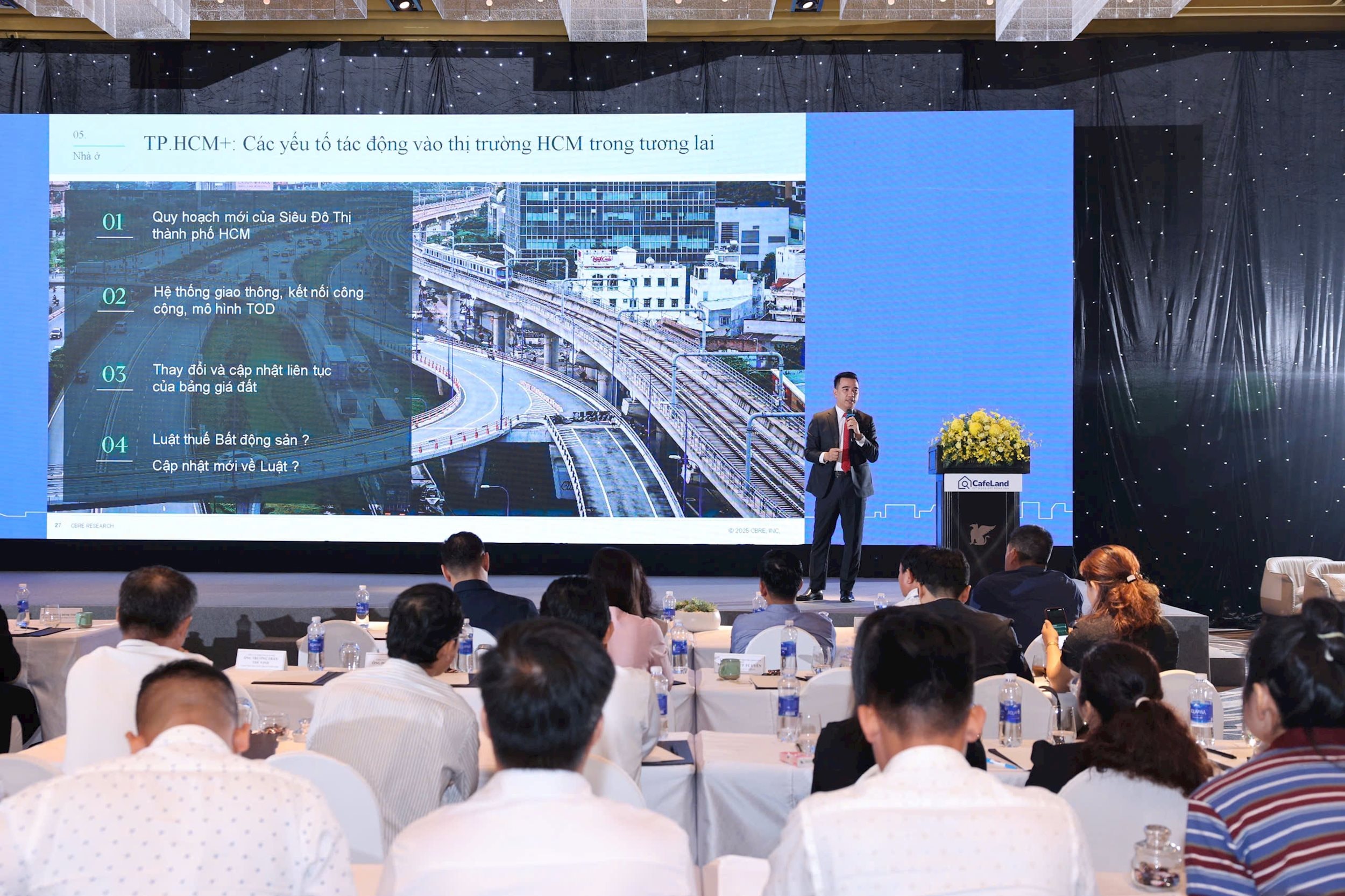 Ông Võ Huỳnh Tuấn Kiệt - Giám đốc bộ phận tiếp thị nhà ở CBRE Việt Nam chia sẻ tại hội thảo.