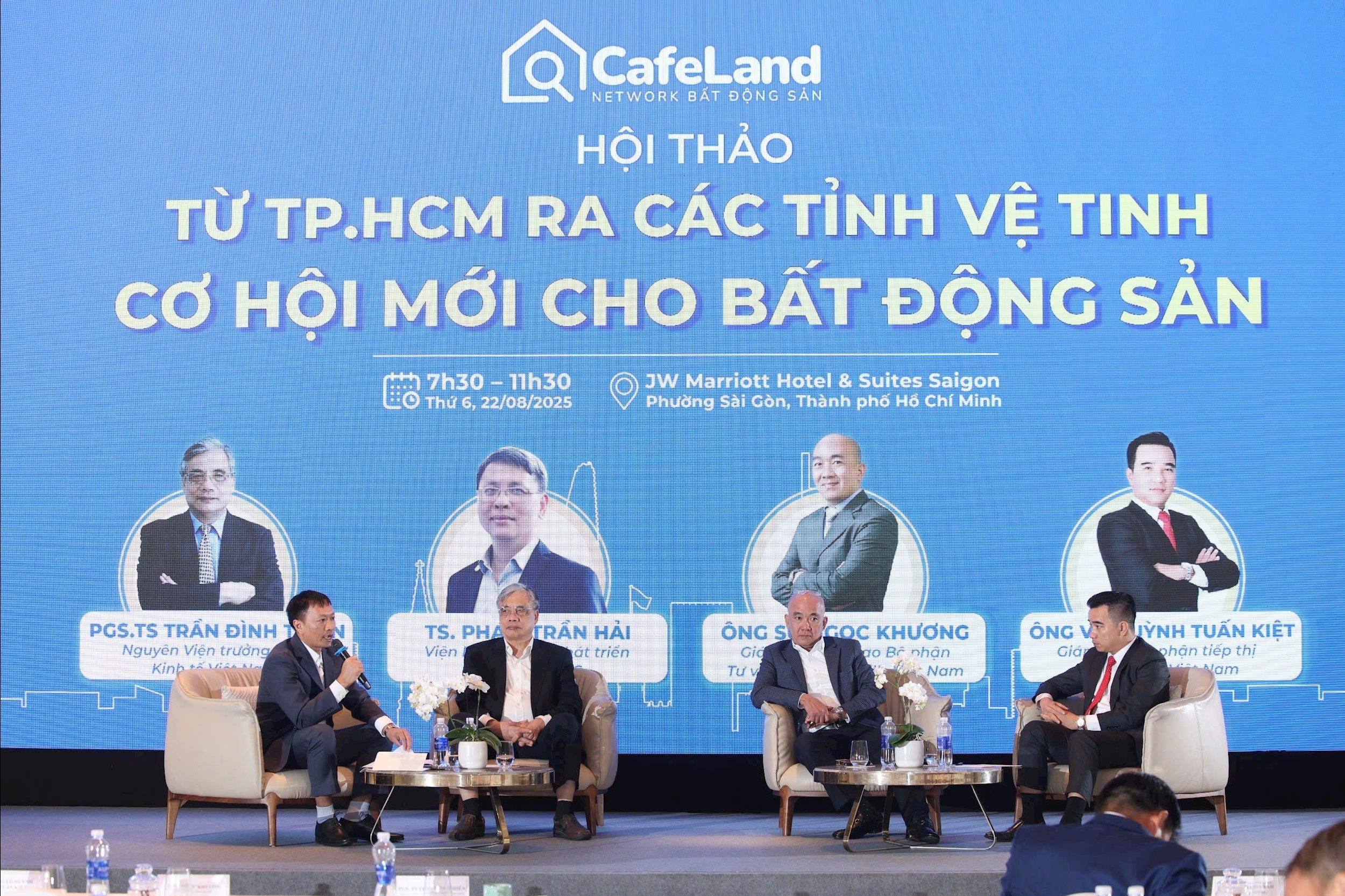 Các đại biểu trao đổi, thảo luận tại hội thảo về cơ hội phát triển lĩnh vực bất động sản trong thời gian tới.