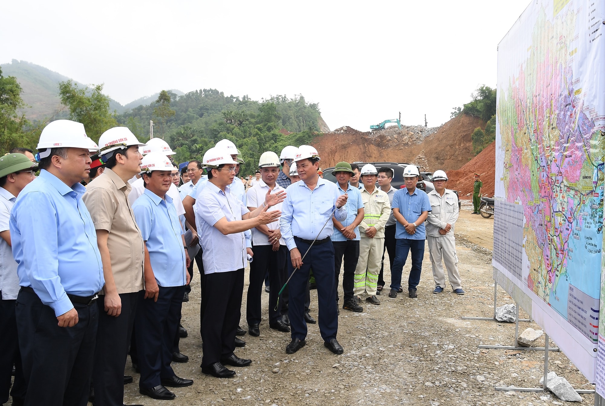 Tập trung máy móc, nhân lực để tăng tốc tiến độ 4 dự án cao tốc trọng điểm phía Bắc- Ảnh 1. Tập trung máy móc, nhân lực để tăng tốc tiến độ 4 dự án cao tốc trọng điểm phía Bắc- Ảnh 1.