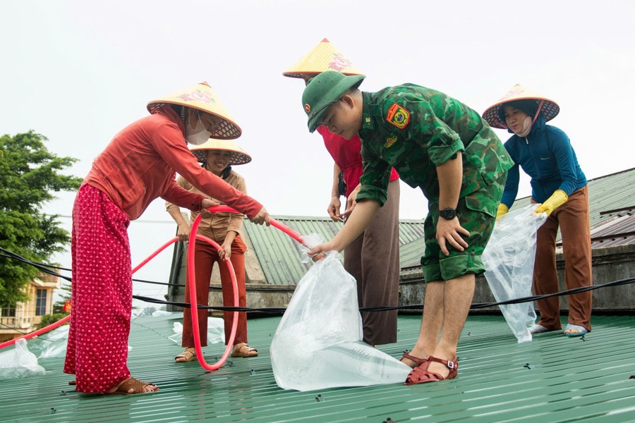 truong-hoc-chong-bao-1.jpg