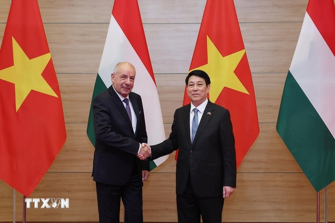 Chủ tịch nước Lương Cường và Tổng thống Hungary Sulyok Tamas tại Hà Nội tháng 5/2025. (Ảnh: Lâm Khánh/TTXVN) ttxvn-vna-potal-chu-tich-nuoc-luong-cuong-chu-tri-tiec-chieu-dai-tong-thong-hungary-sulyok-tamas-8059550.jpg