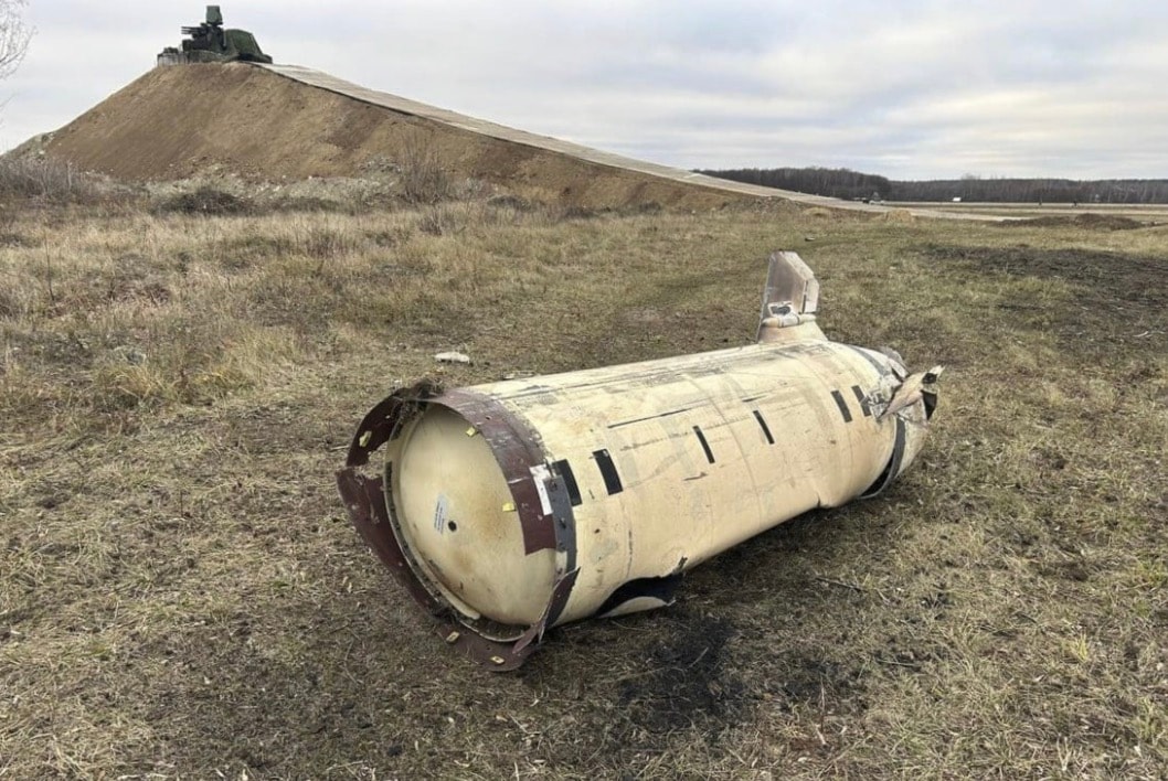 Frammenti di un missile a lungo raggio Atacms di fabbricazione statunitense, utilizzato negli attacchi delle forze ucraine e abbattuto nella regione russa di Kursk. Foto: Ministero della Difesa russo.