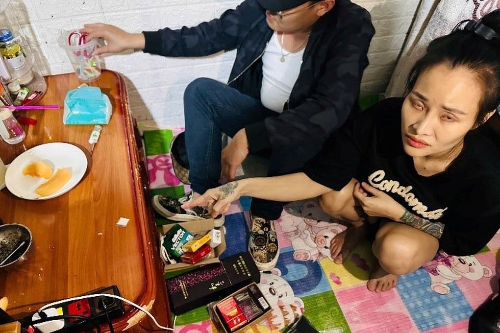 Nữ quái 8 con buôn ma túy khi đang hoãn thi hành án tù - 1 Nữ quái 8 con buôn ma túy khi đang hoãn thi hành án tù - 1