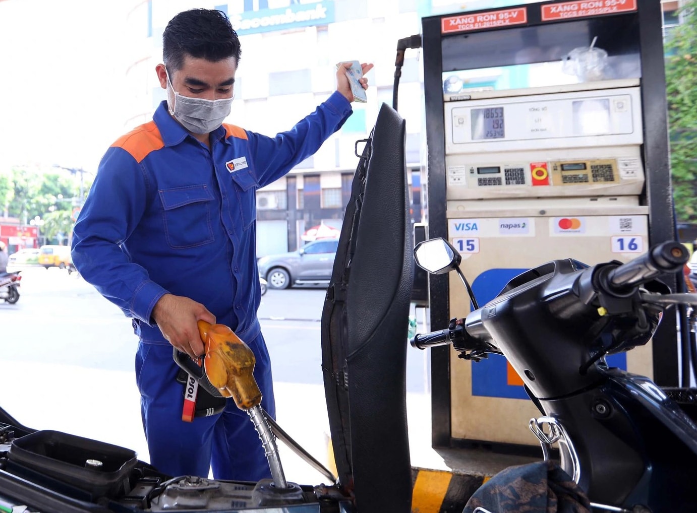 Giá xăng dầu hôm nay 26/8: Giá xăng dầu bật tăng trước lo ngại rủi ro nguồn cung