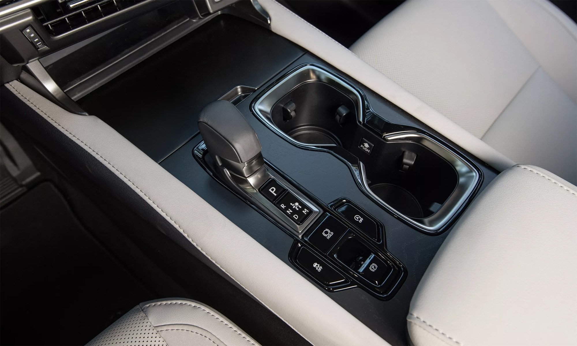 Cần số thiết kế kiểu truyền thống - Ảnh: Lexus