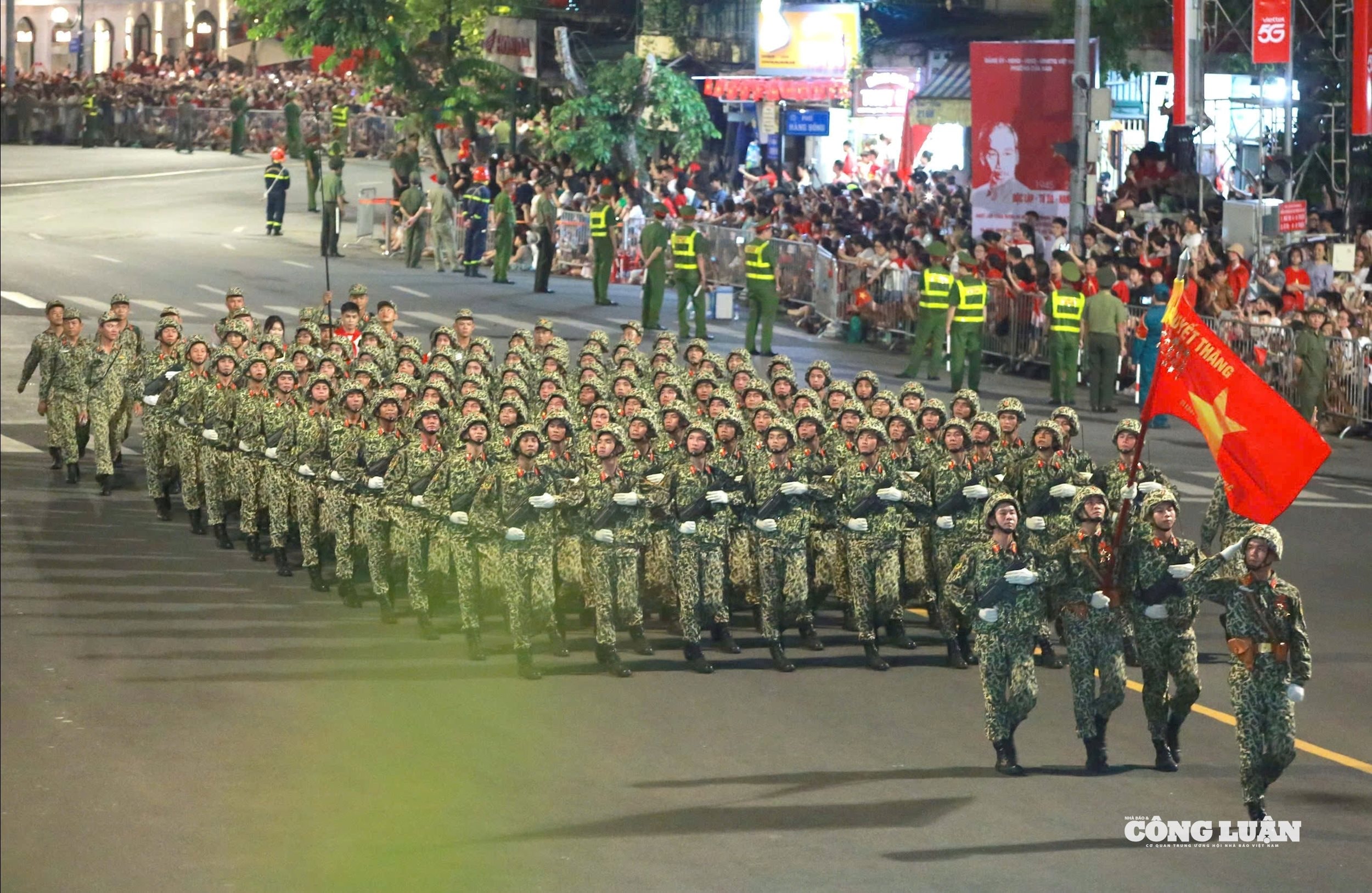 Hình ảnh buổi tổng hợp luyện diễu binh, diễu hành tại Hà Nội.