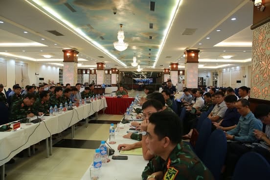 Phó Thủ tướng Trần Hồng Hà chủ trì họp chỉ đạo khắc phục hậu quả bão số 5, ứng phó với mưa lũ sau bão- Ảnh 1.