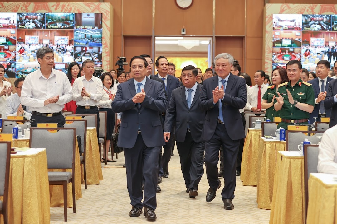 TRỰC TIẾP: Hội nghị tổng kết chương trình và phong trào thi đua xóa nhà tạm, nhà dột nát- Ảnh 1. TRỰC TIẾP: Hội nghị tổng kết chương trình và phong trào thi đua xóa nhà tạm, nhà dột nát- Ảnh 1.