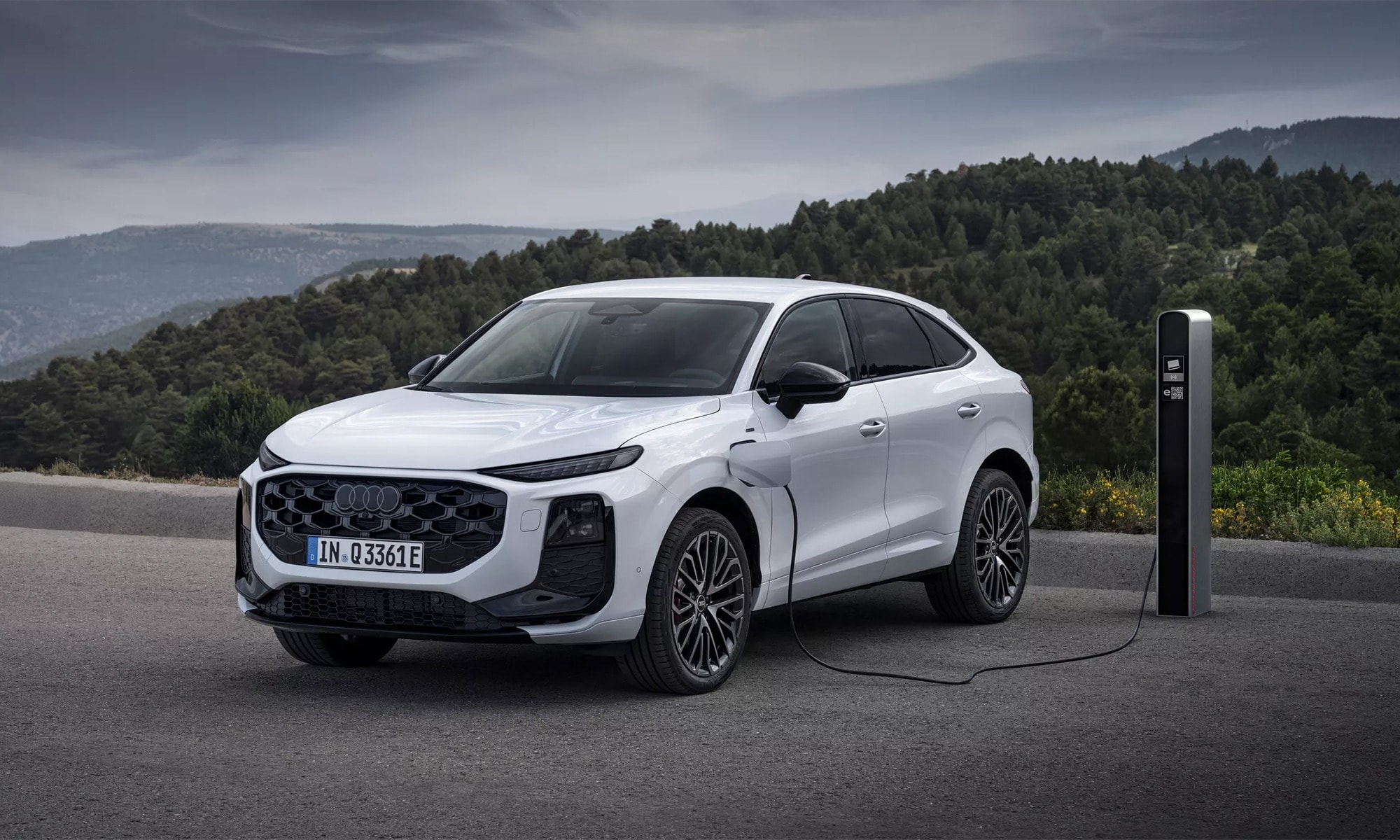 Audi Q3 Sportback 2026 có phiên bản trang bị công nghệ hybrid sạc ngoài - Ảnh: Audi