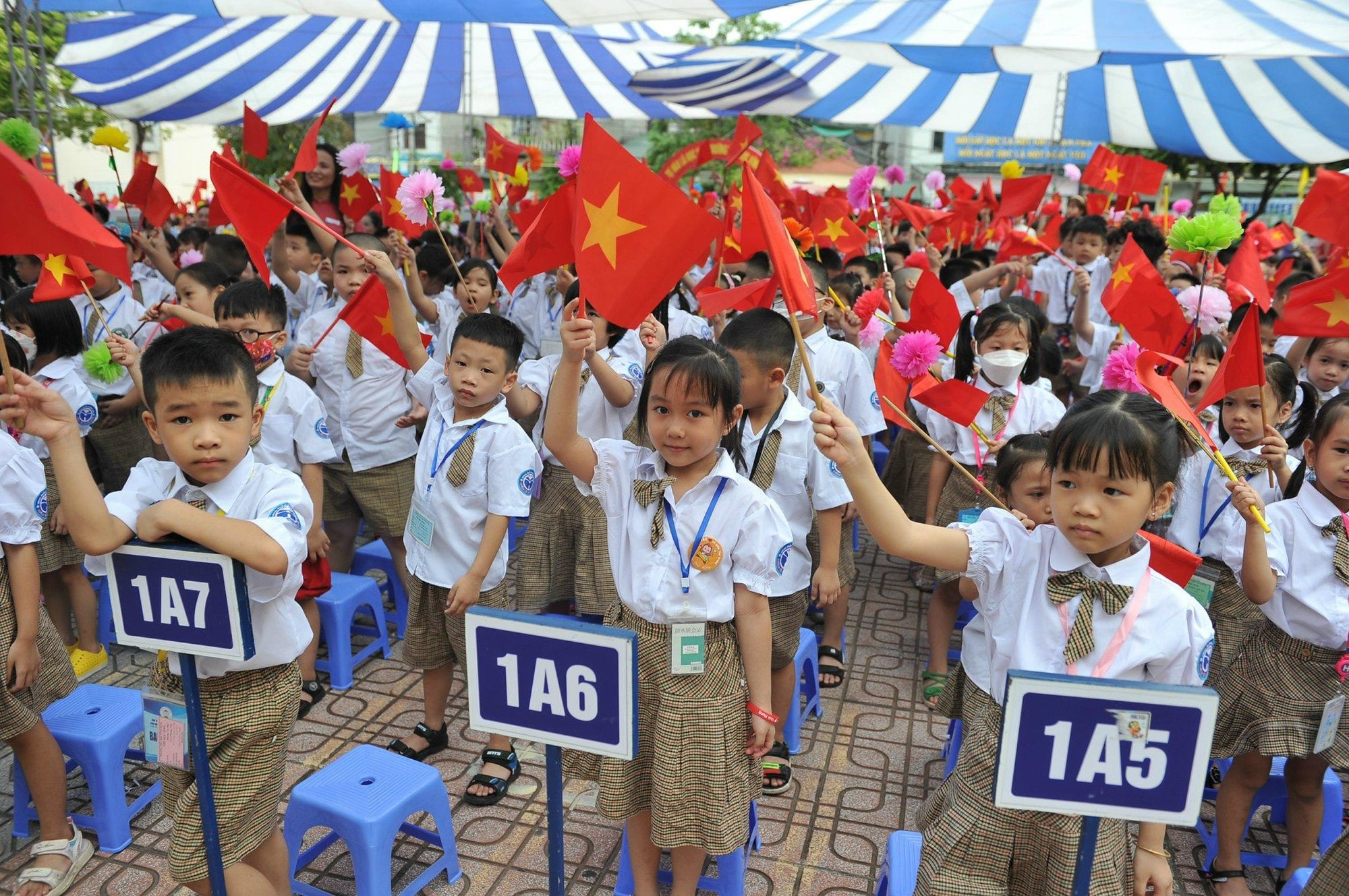 Niềm vui trong đôi mắt trẻ thơ... (Ảnh: Đăng Khoa)
