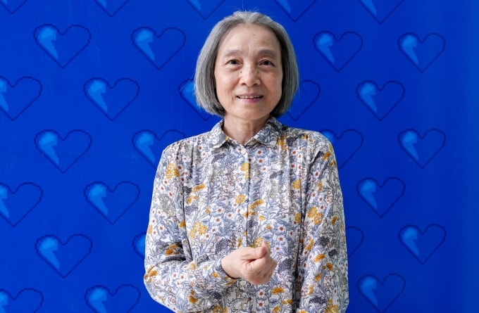 Cô Tú Hoàng trở thành tân sinh viên ở tuổi 61. Ảnh: VHU