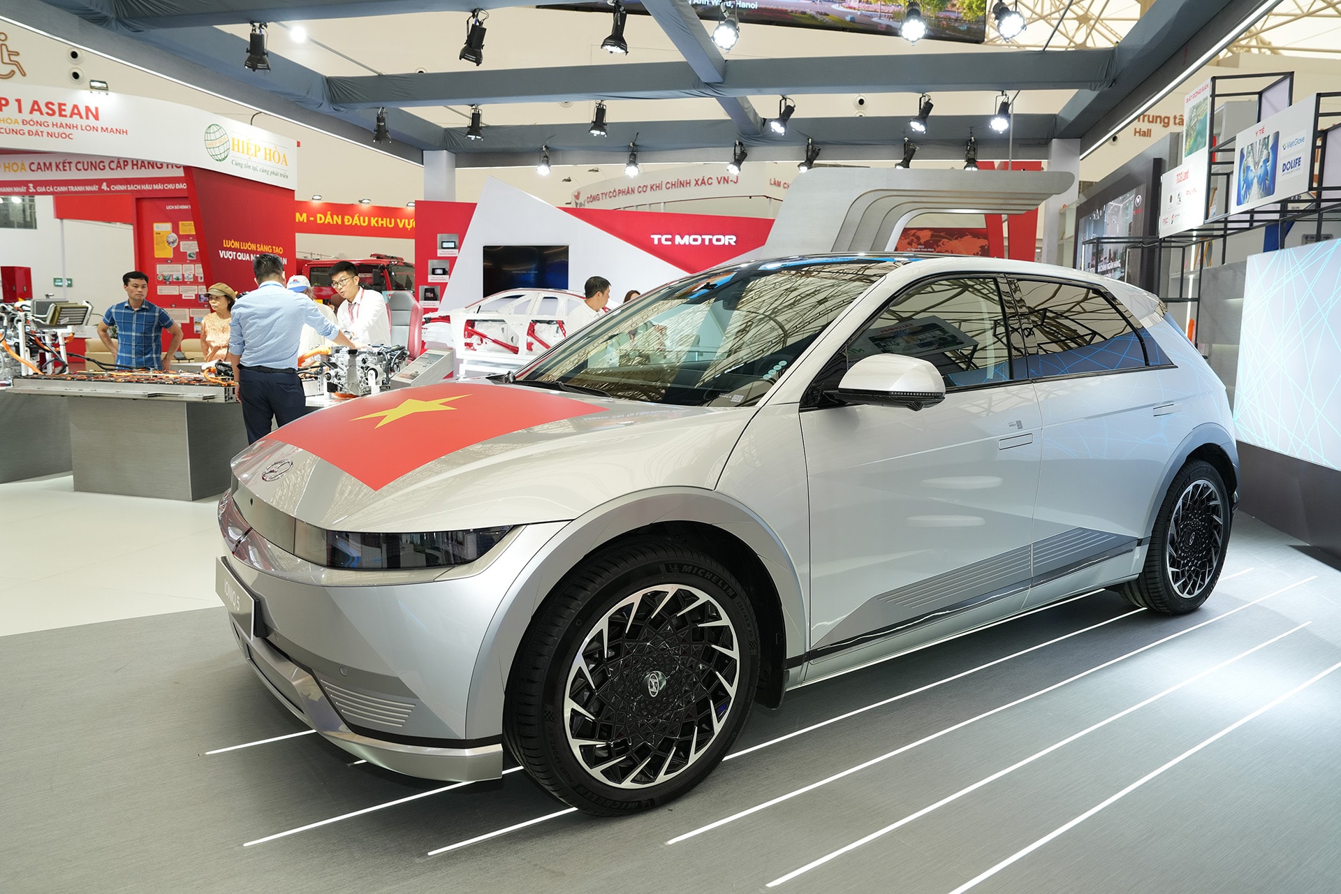 Xe điện Hyundai Ioniq 5 được Hyundai Thành Công Việt Nam (HTV) sản xuất tại Việt Nam từ năm 2023, đánh dấu lần đầu tiên một mẫu xe điện công nghệ cao của Hyundai được sản xuất trong nước, tại nhà máy số 2 của HTV ở Ninh Bình.