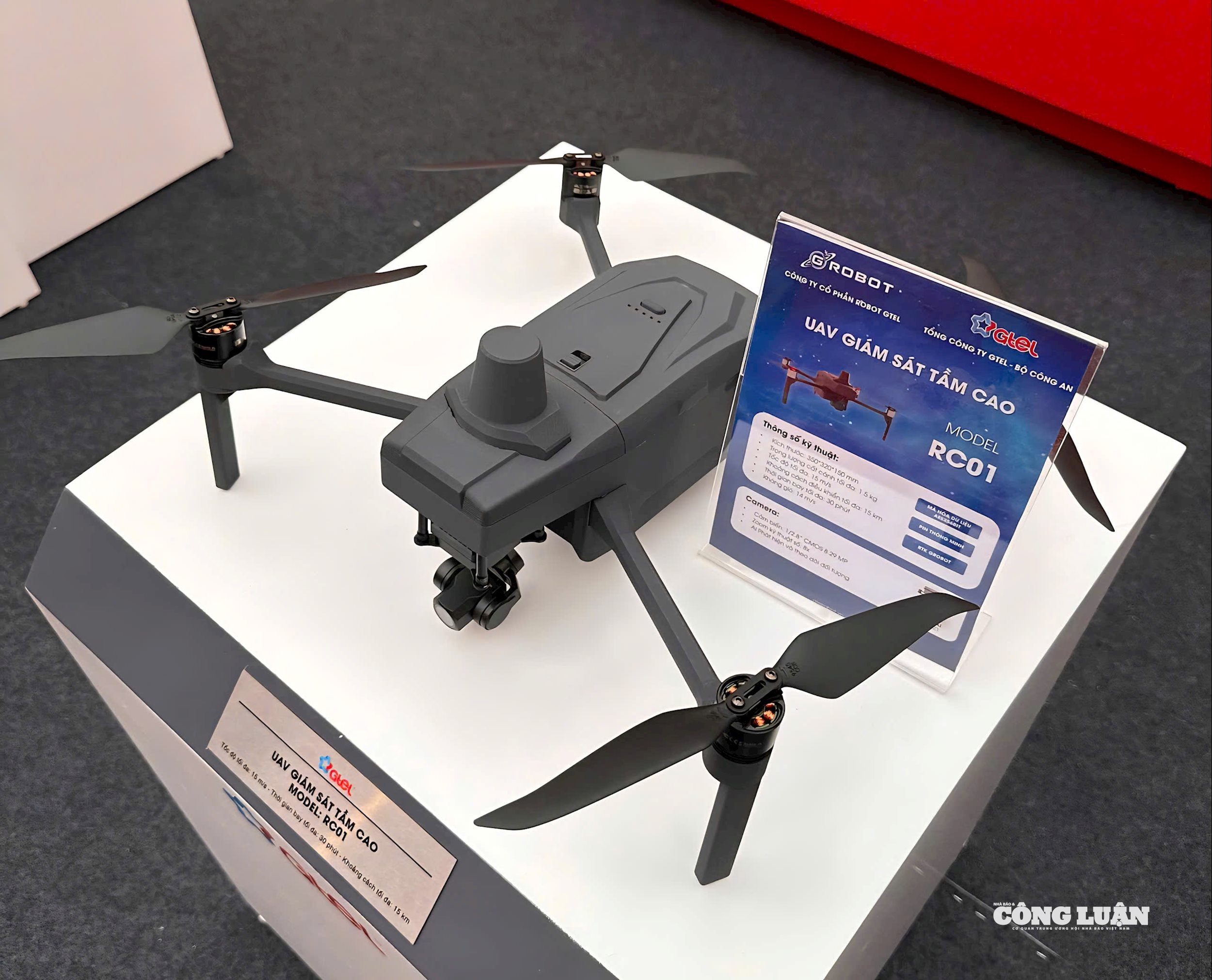 UAV giám sát tâ