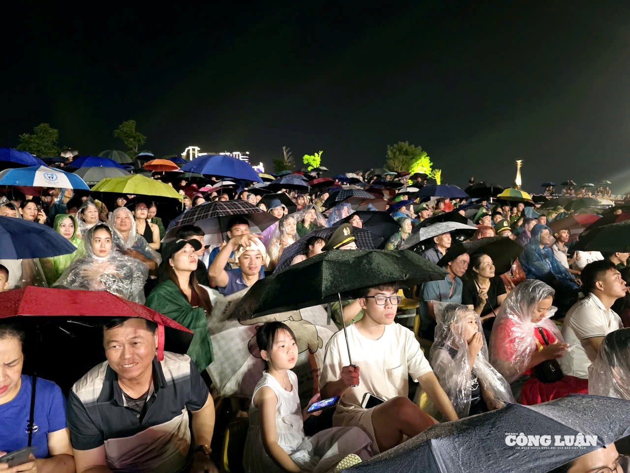 anh-10-quang-ninh-rang-ro-cung-dat-nuoc.jpg
