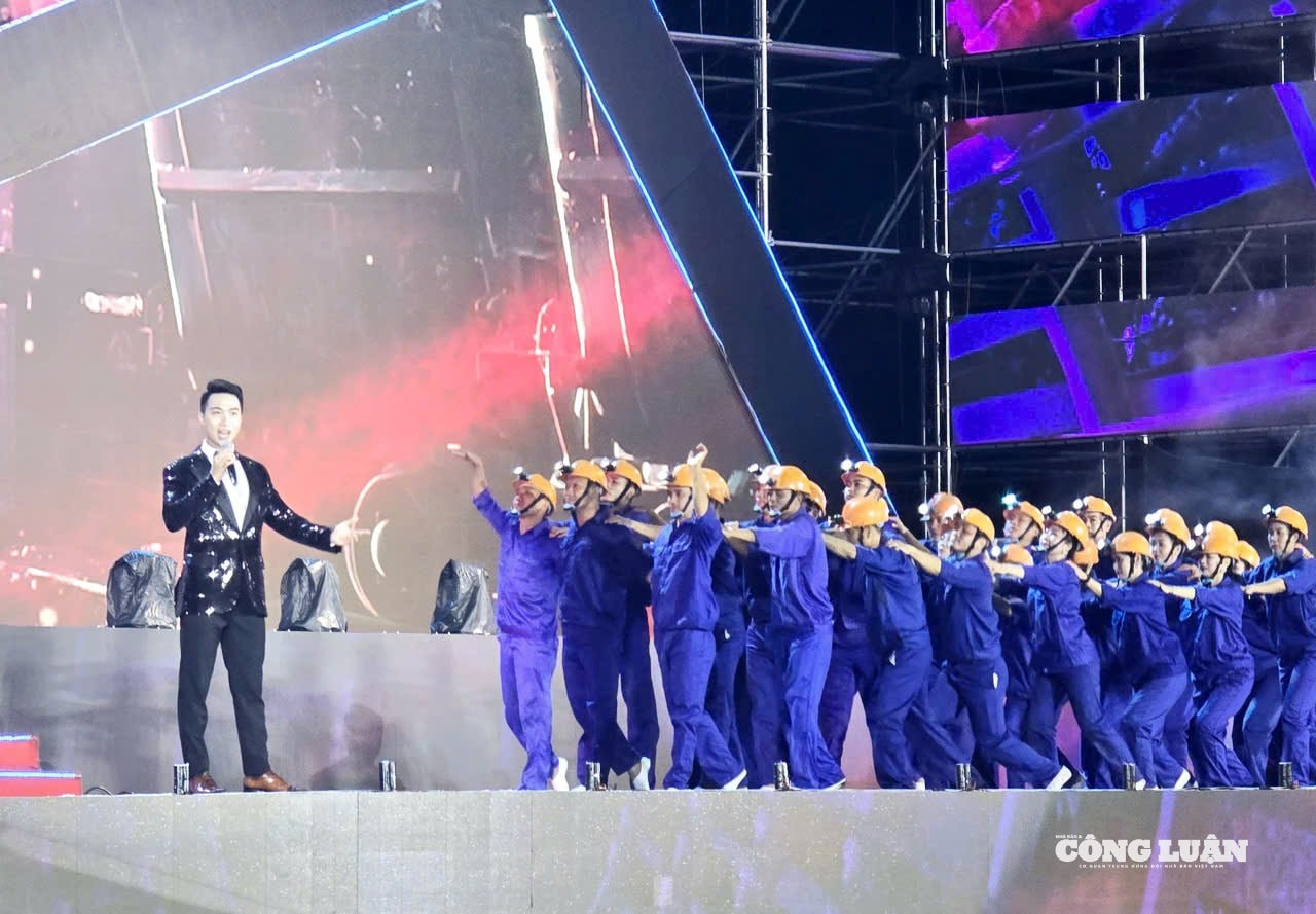 anh-11-quang-ninh-rang-ro-cung-dat-nuoc.jpg