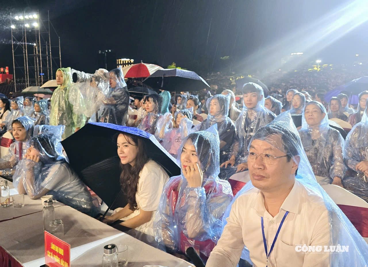 anh-14-quang-ninh-rang-ro-cung-dat-nuoc.jpg