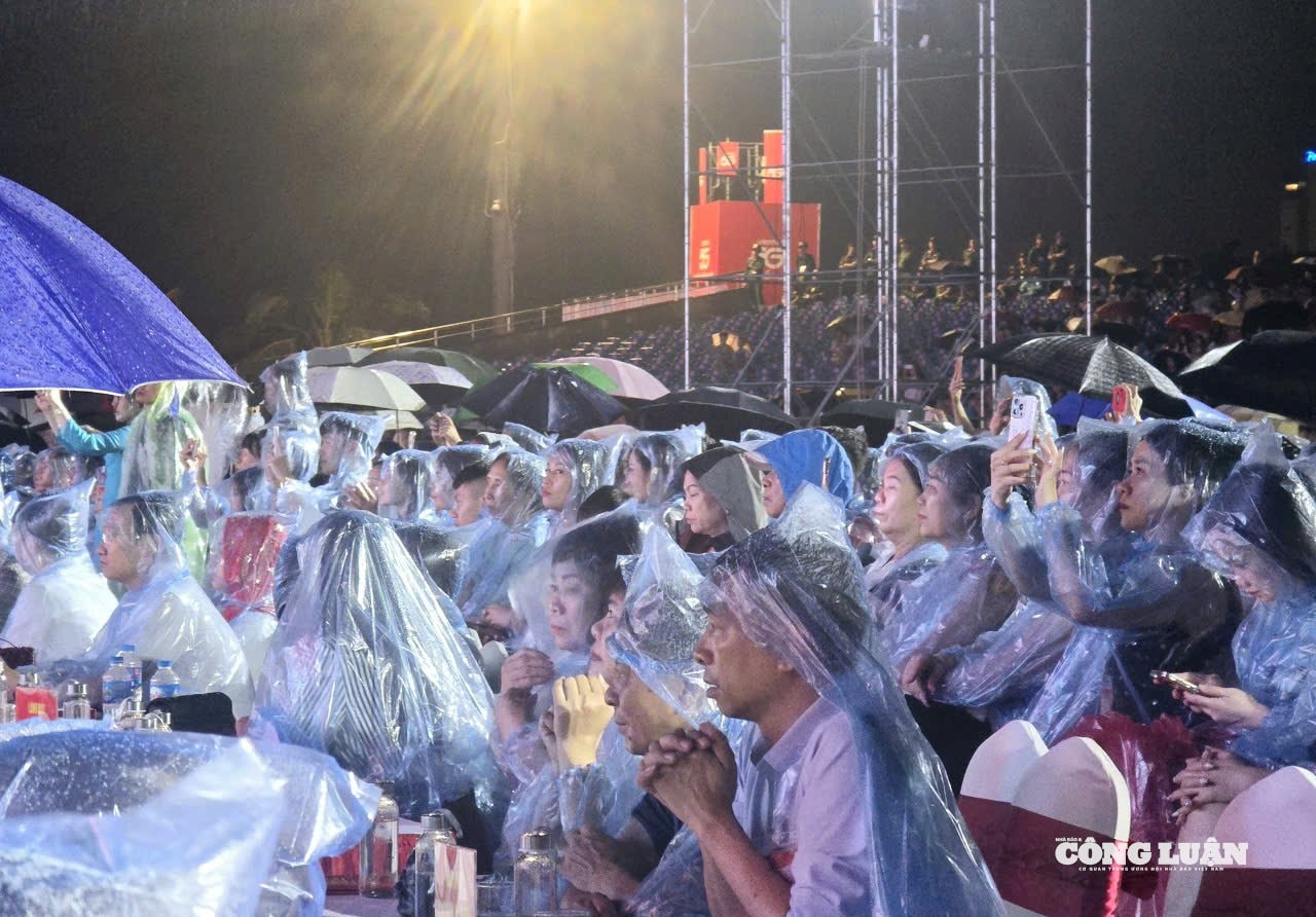 anh-2-quang-ninh-rang-ro-cung-dat-nuoc.jpg