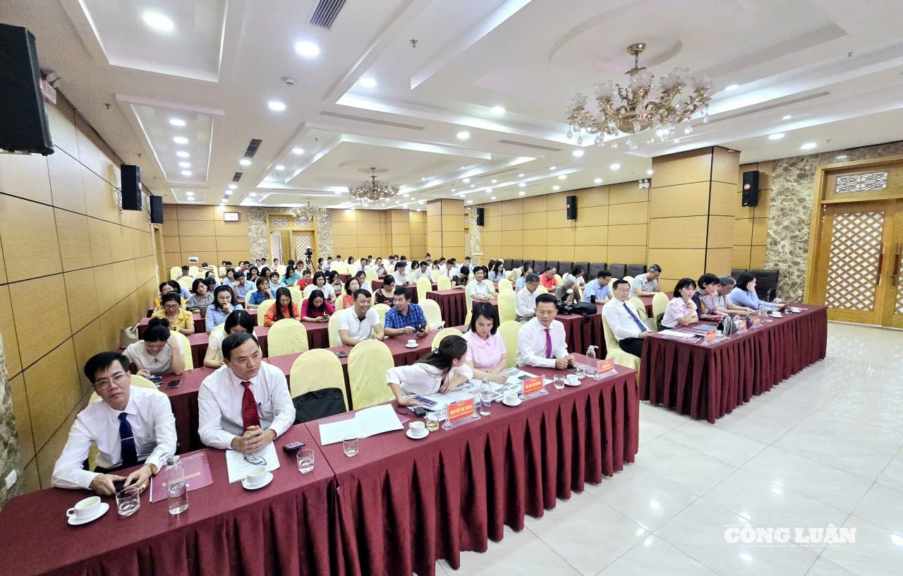 hoi-nghi-dien-hinh-tien-tien.jpg