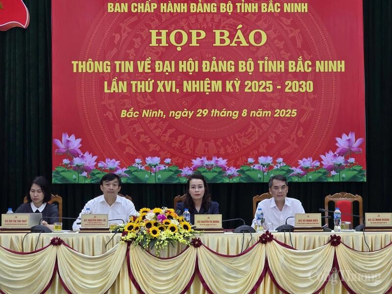 hop-bao-cong-bo-dai-hoi-dang-bo-14540250.jpg