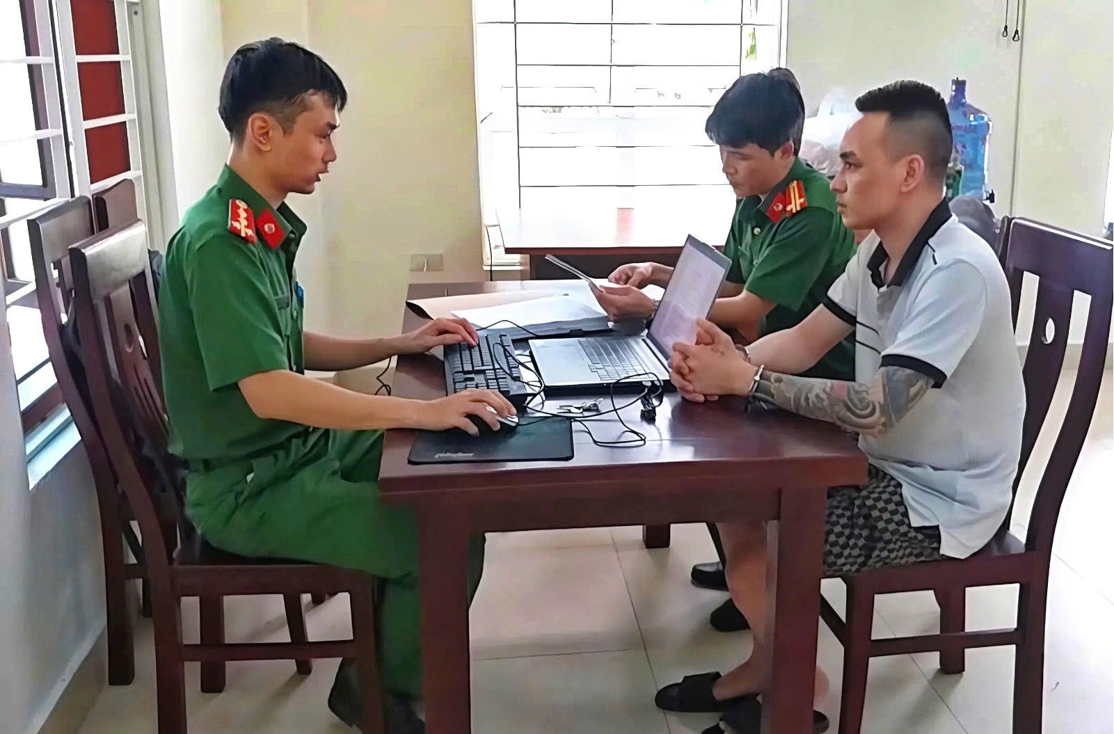 Lê Minh Dũng tại quan Công an
