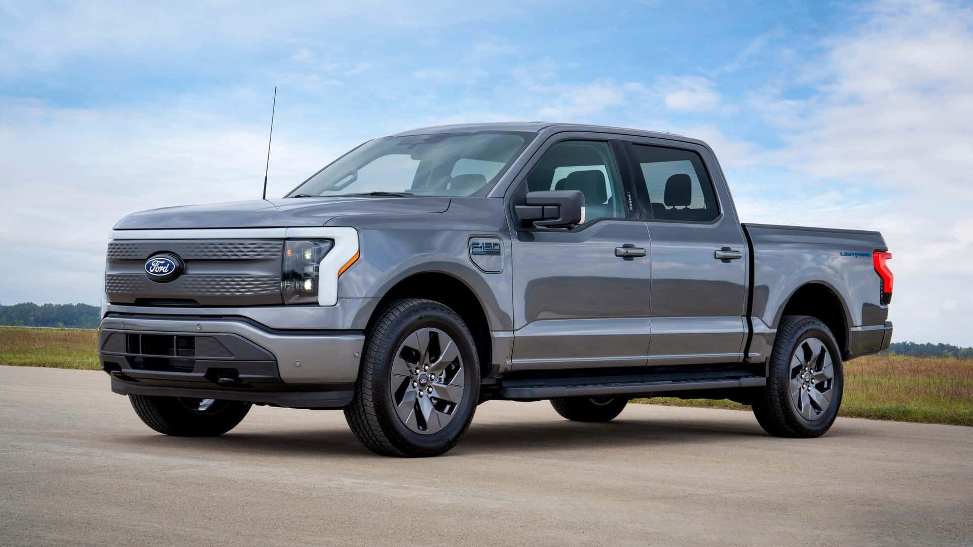 Ford F-150 Lightning ganha versão com 515 km de alcance para ampliar vendas