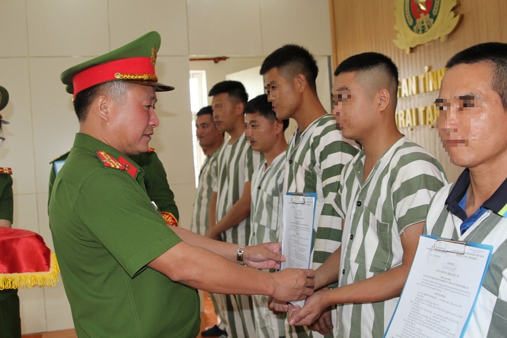 đặc xá trao quyết định