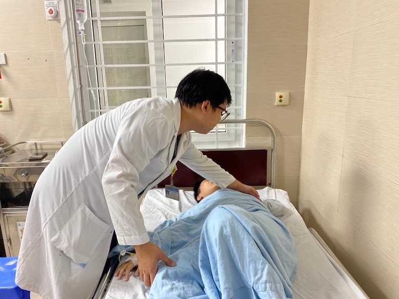 Phẫu thuật cắt ruột thừa thành công, cứu bệnh nhi đau bụng dữ dội khi đi xem diễu binh 2.9
