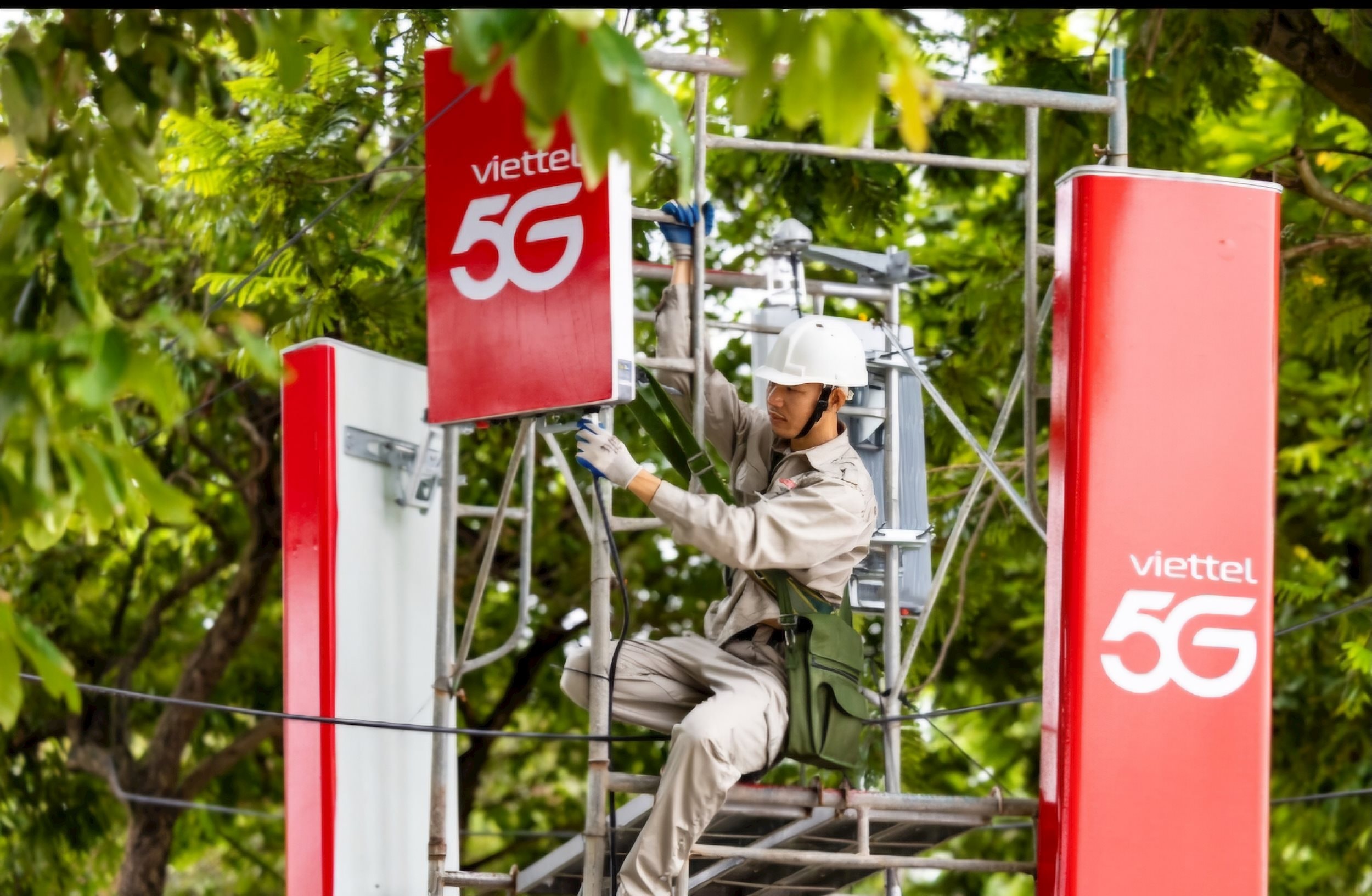 Các kỹ sư Viettel liên tục tối ưu phương án qua mỗi buổi hợp luyện giúp tốc độ 4G, 5G cải thiện rõ rệt