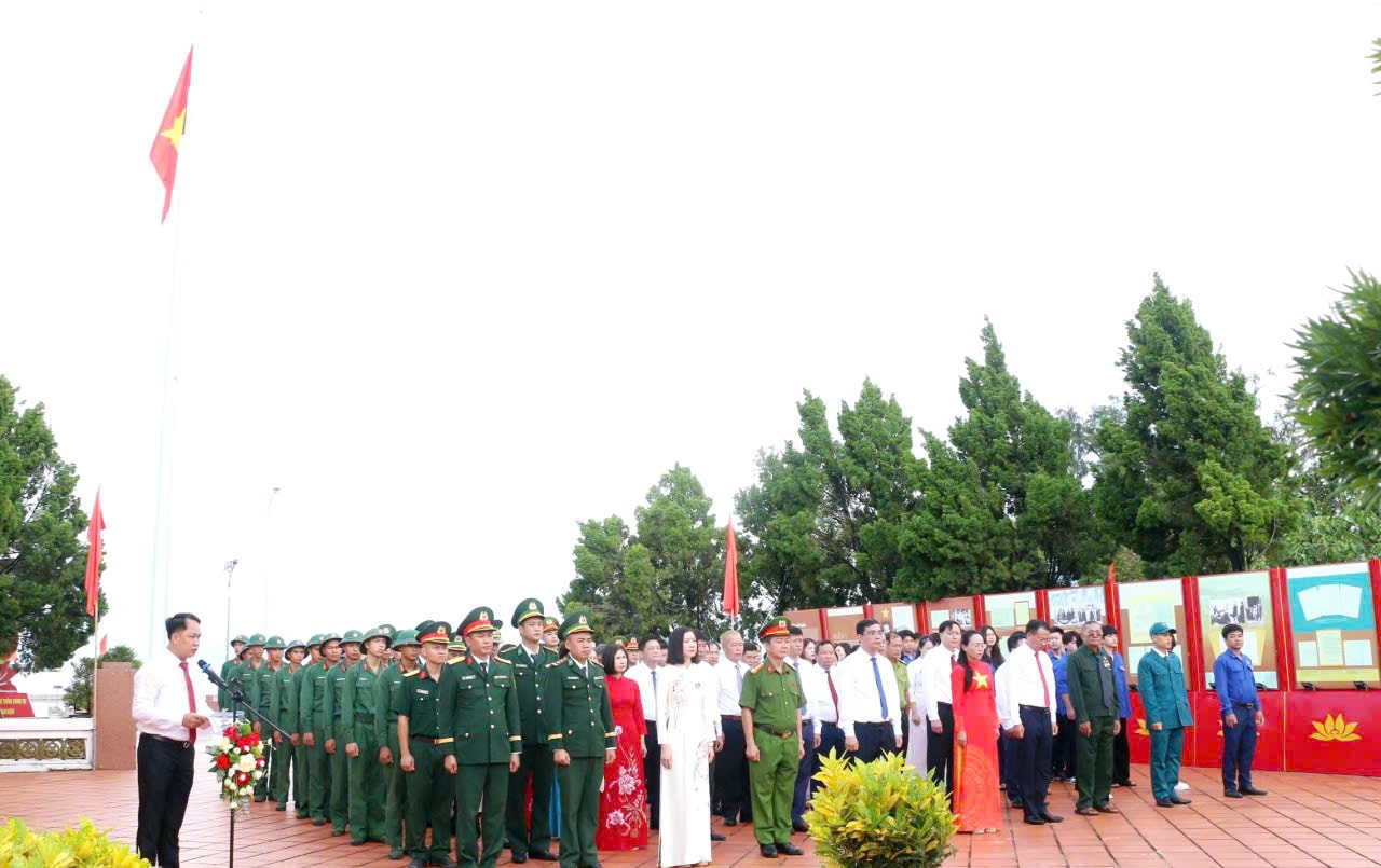 anh-1-le-thuong-co-2-9-dao-co-to.jpg