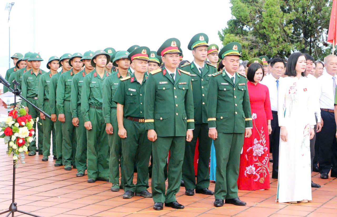 anh-10-le-thuong-co-2-9-dao-co-to.jpg