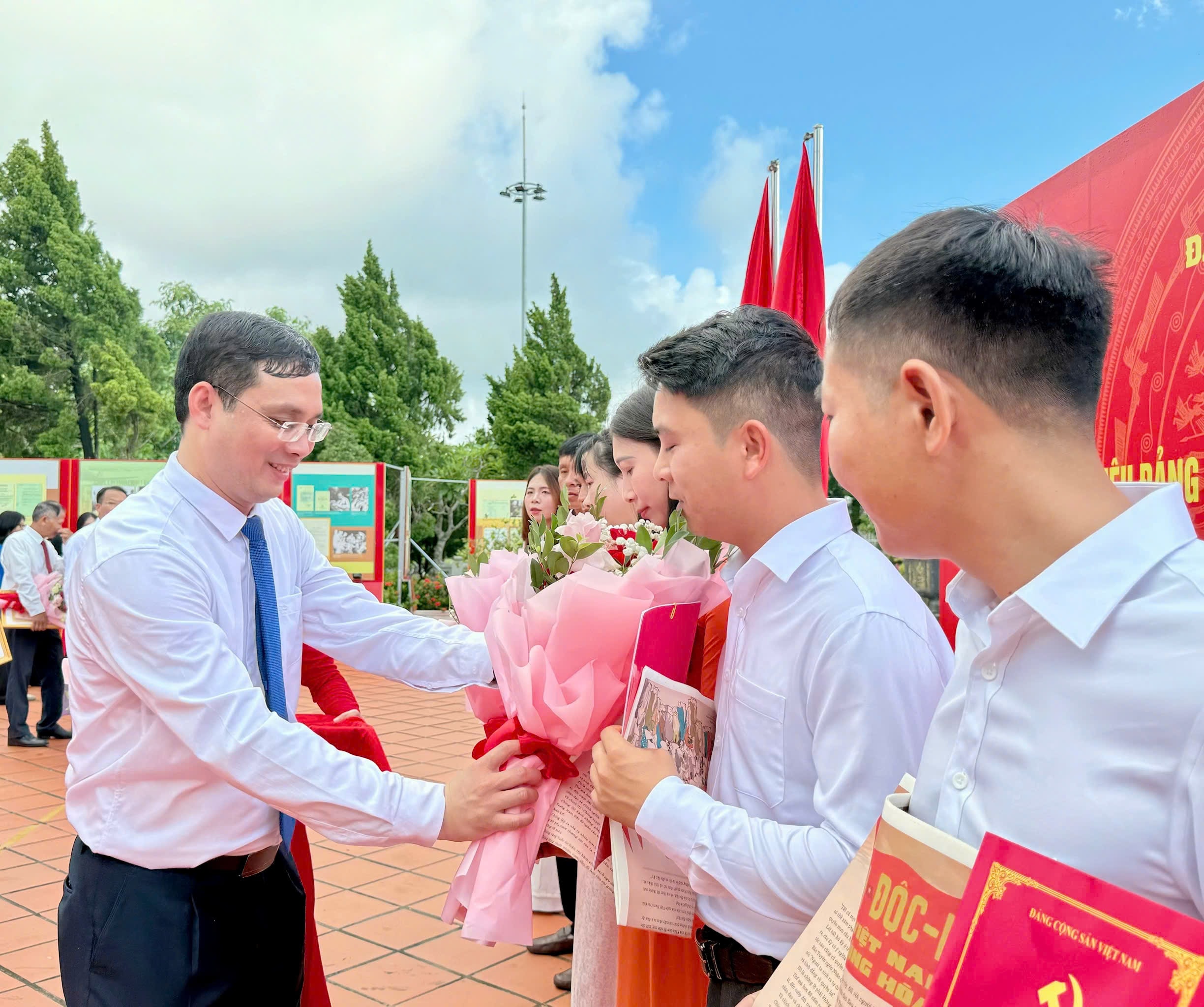 anh-5-le-thuong-co-2-9-dao-co-to.jpg