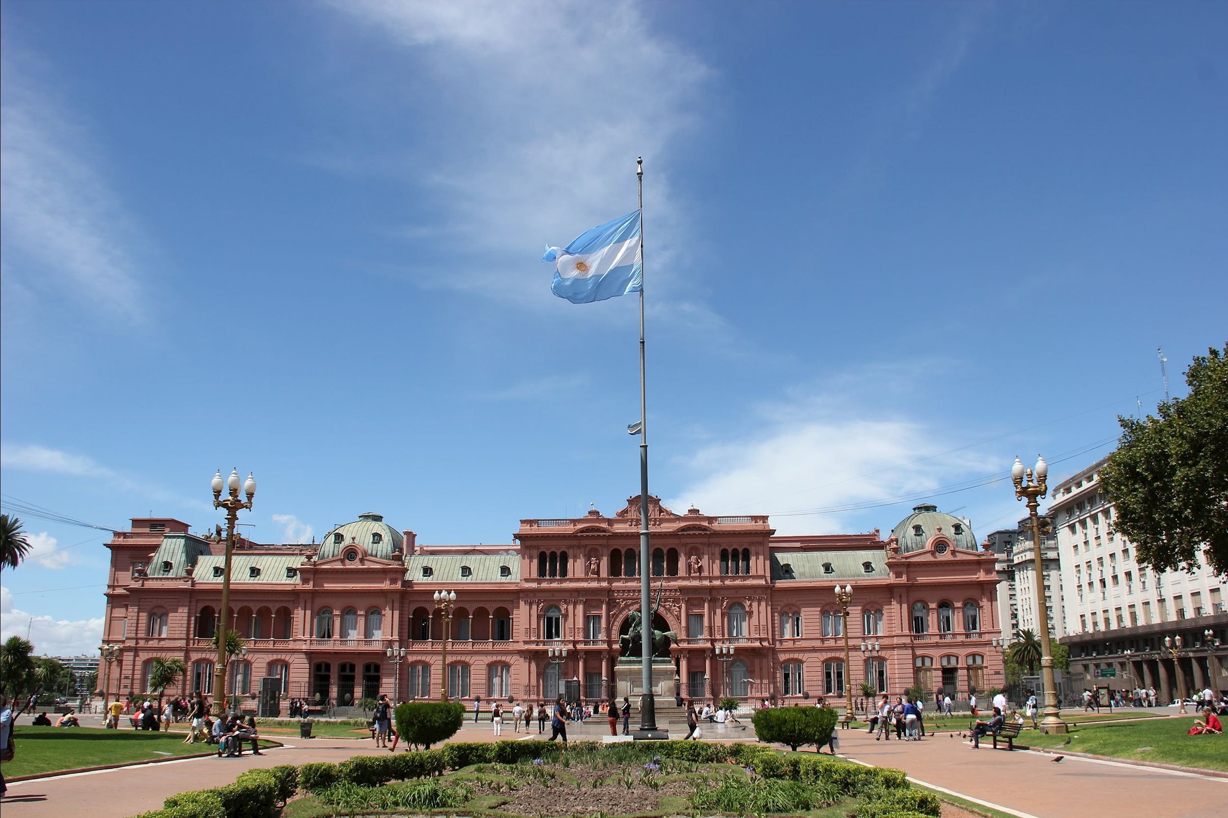 casa_rosada_exterior_from_plaza_de_mayo.jpg