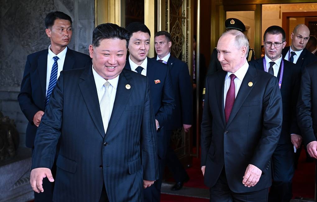 Nhà lãnh đạo Triều Tiên Kim Jong Un và Tổng thống Nga Vladimir Putin Sergey Bobylev/POOL/TASS