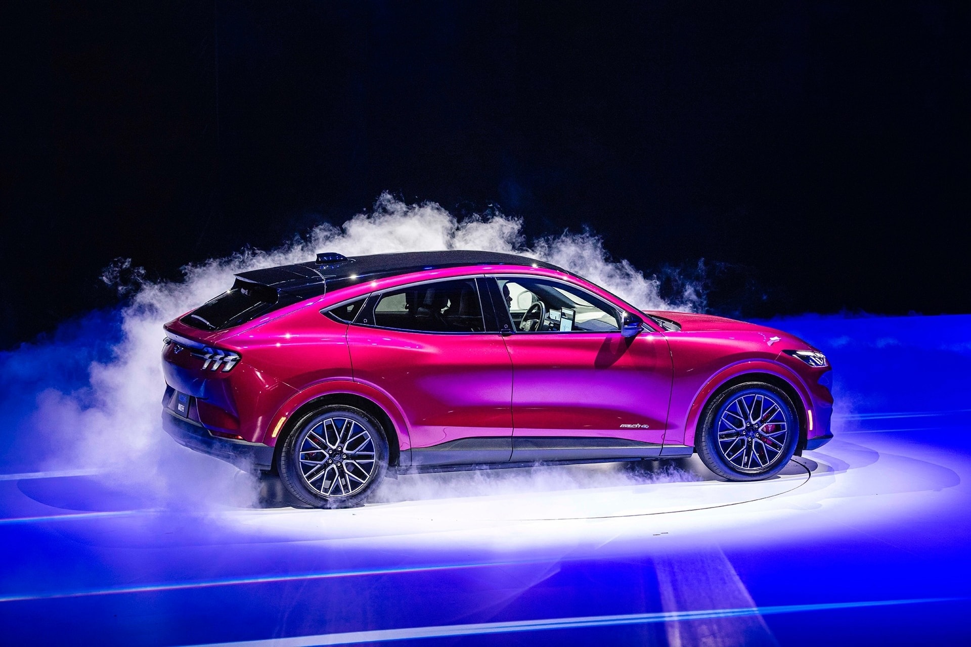 Mẫu xe biểu tượng Mustang Mach-E mở đường cho xu hướng điện hoá của Ford tại Việt Nam.