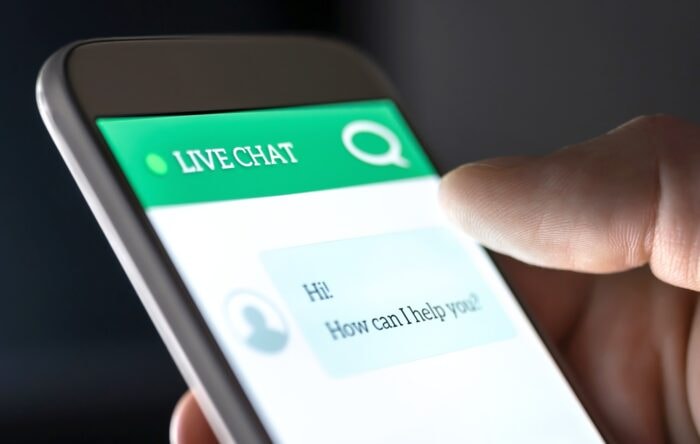 Chatbot trên màn hình điện thoại
