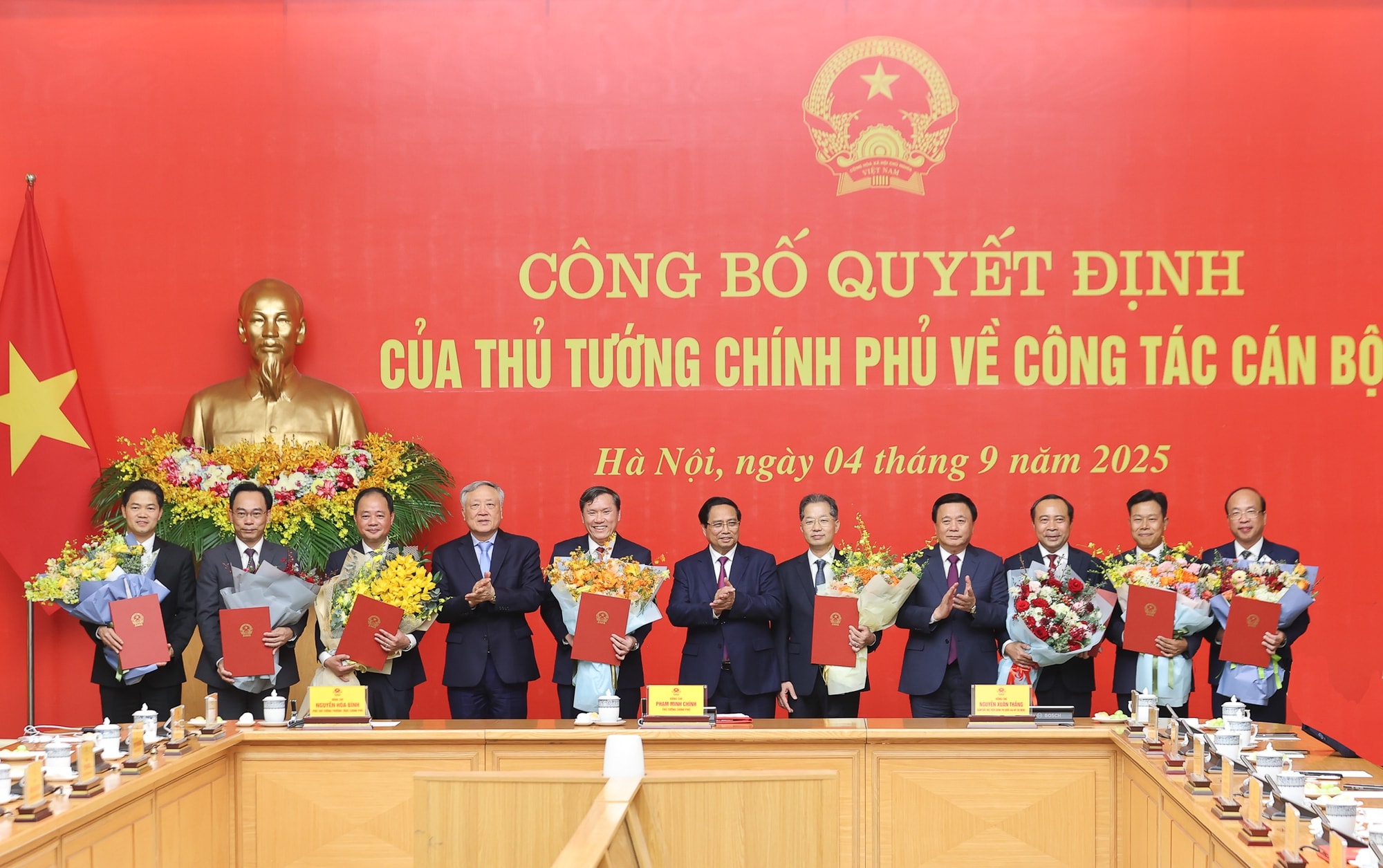 Thủ tướng trao quyết định bổ nhiệm lãnh đạo 8 bộ, cơ quan- Ảnh 13.